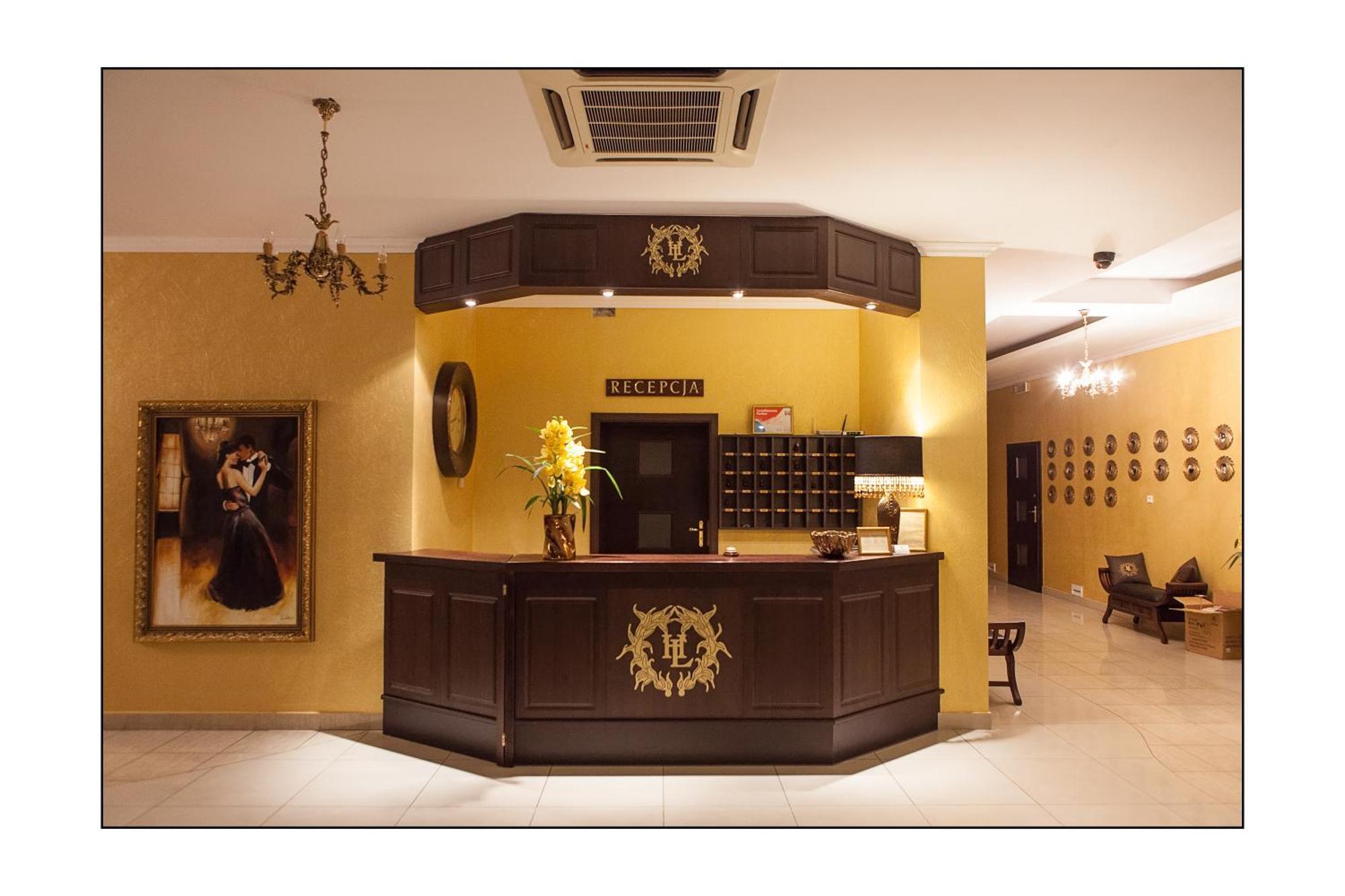 Hotel Lord Debica Exterior photo