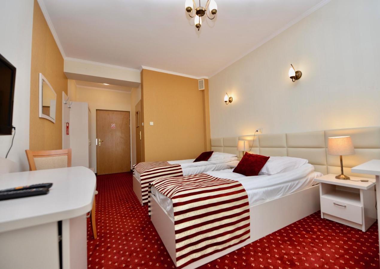 Hotel Lord Debica Exterior photo